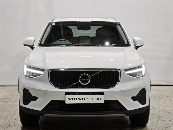 2025 Volvo XC40