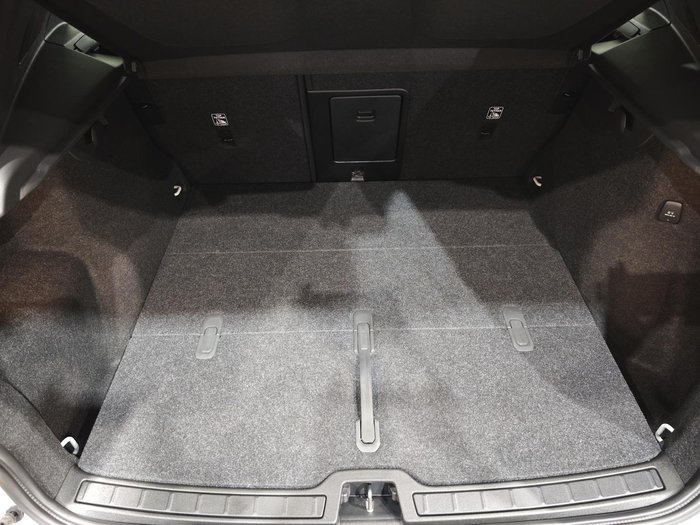 2025 Volvo XC40 Plus B4