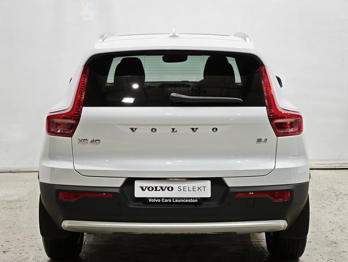2025 Volvo XC40