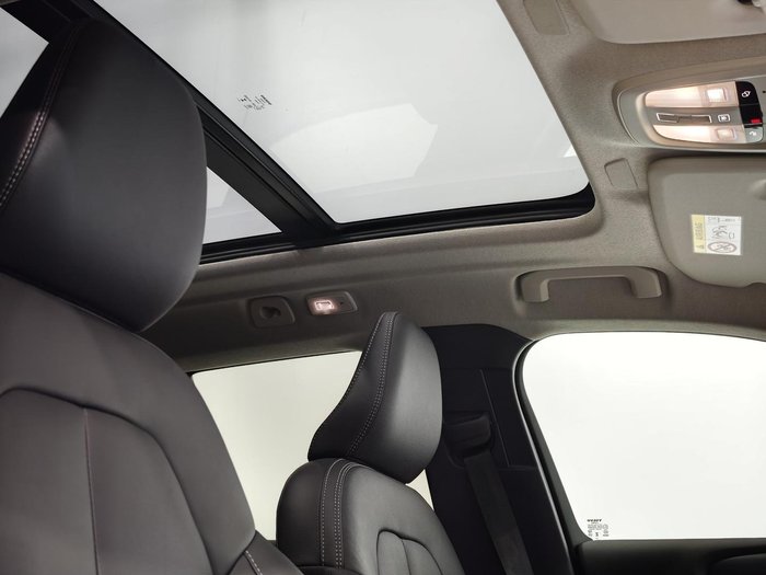 2025 Volvo XC40 Plus B4