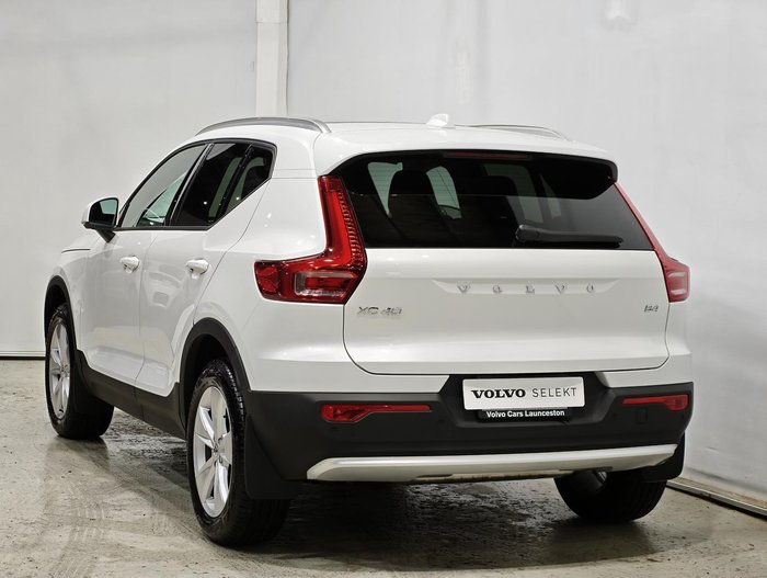 2025 Volvo XC40 Plus B4