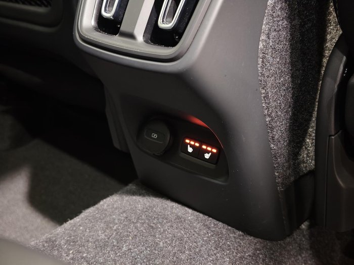 2025 Volvo XC40 Plus B4