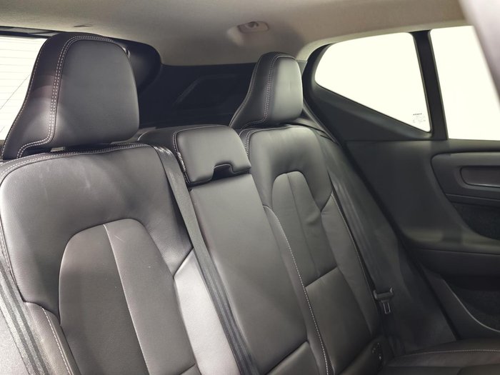 2025 Volvo XC40 Plus B4