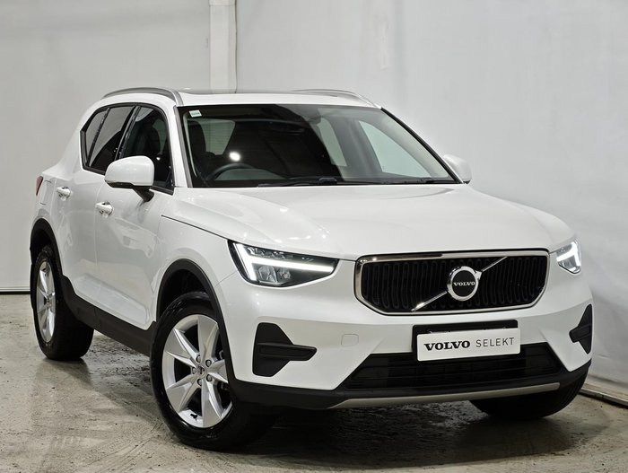 2025 Volvo XC40