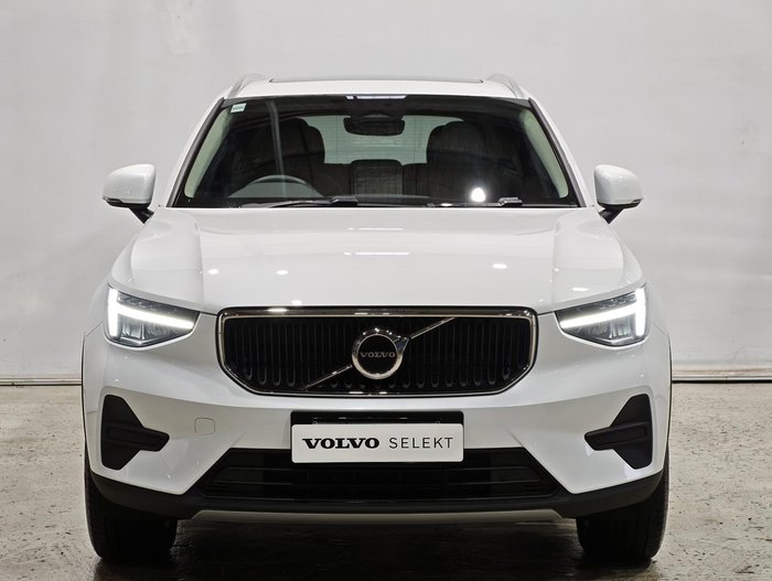 2025 Volvo XC40 Plus B4