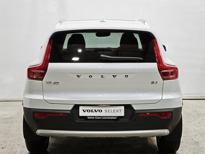 2025 Volvo XC40 Plus B4