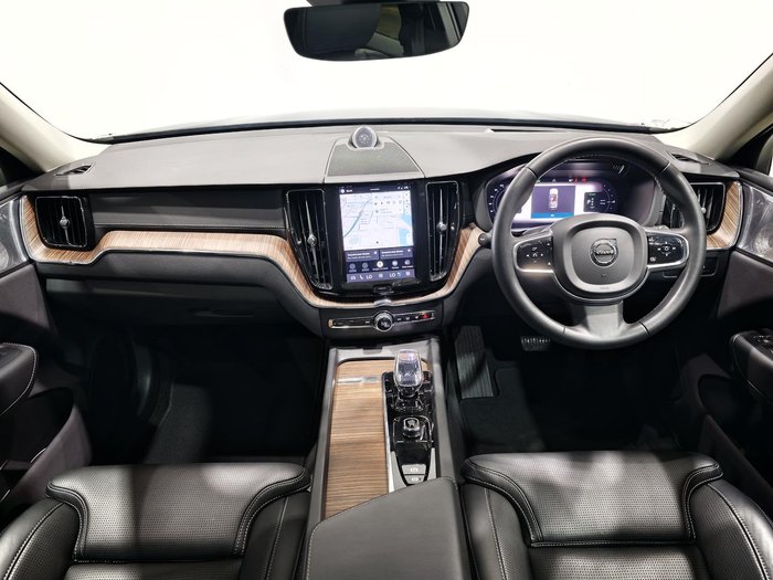 2023 Volvo XC60 Recharge Ultimate T8 Plug-In Hybrid