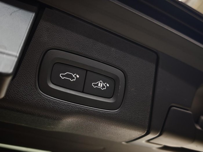 2023 Volvo XC60 Recharge Ultimate T8 Plug-In Hybrid