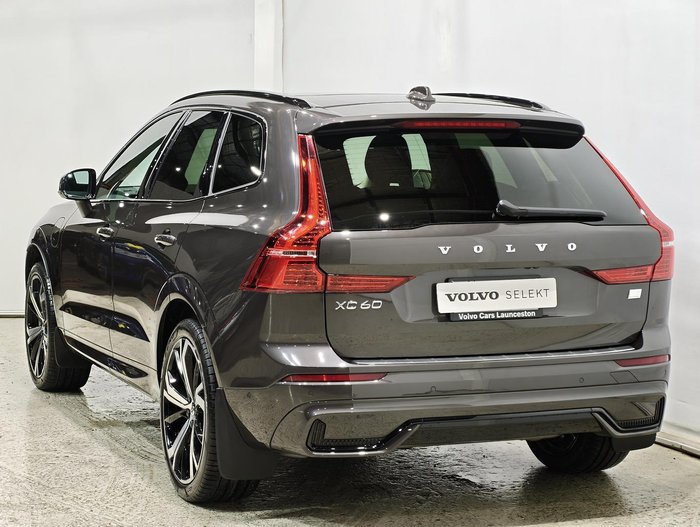 2023 Volvo XC60 Recharge Ultimate T8 Plug-In Hybrid