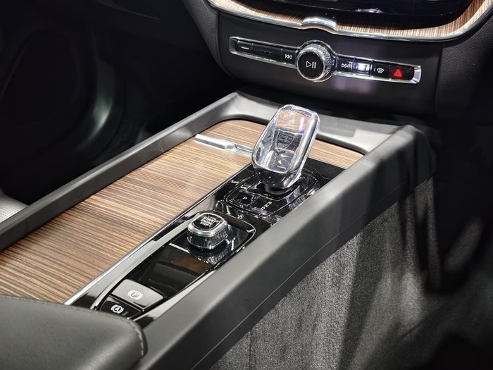 2023 Volvo XC60 Recharge Ultimate T8 Plug-In Hybrid