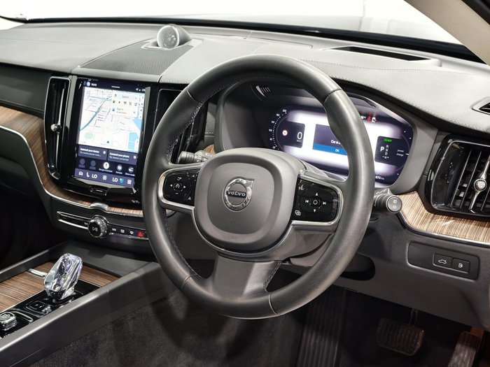 2023 Volvo XC60 Recharge Ultimate T8 Plug-In Hybrid