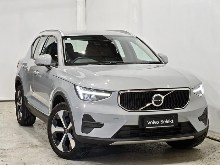2025 Volvo XC40