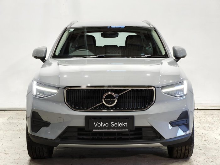 2025 Volvo XC40 Plus B4
