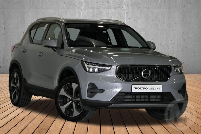 2025 Volvo XC40