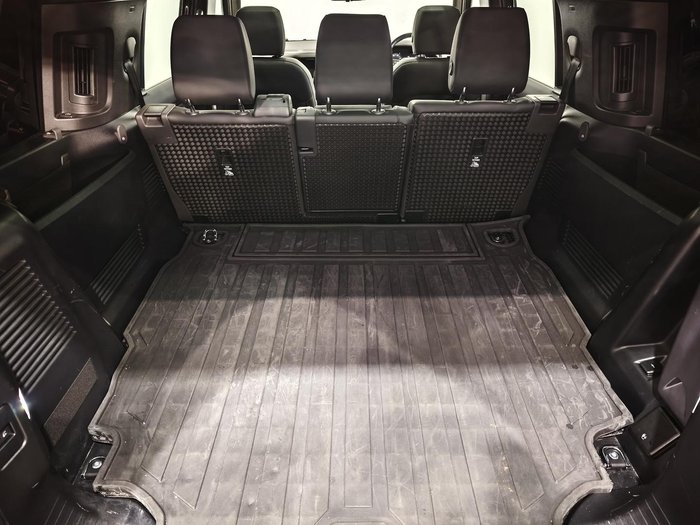 2025 Land Rover Defender 130 P400 X-Dynamic SE