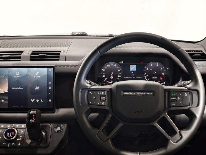 2025 Land Rover Defender 130 P400 X-Dynamic SE