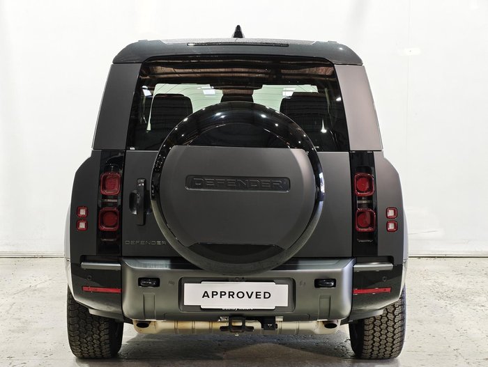 2025 Land Rover Defender 130 P400 X-Dynamic SE