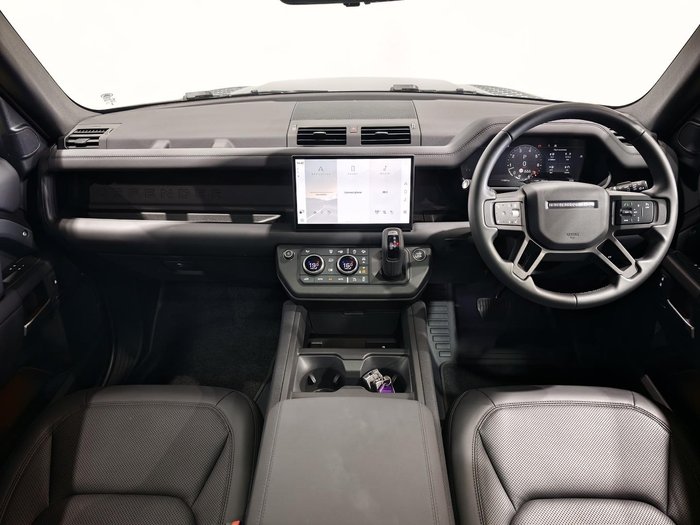 2025 Land Rover Defender 130 P400 Outbound