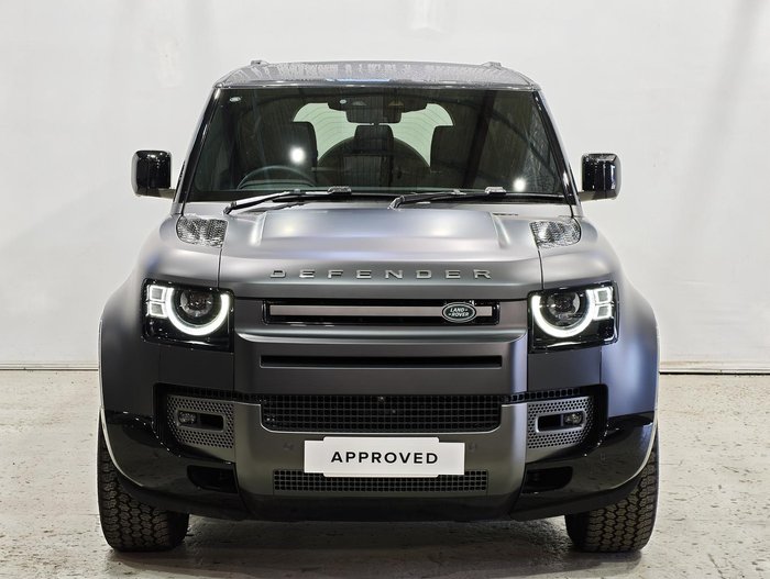 2025 Land Rover Defender 130 P400 X-Dynamic SE