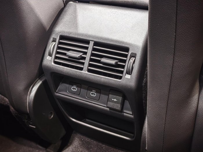2024 Land Rover Discovery Sport P300e Dynamic SE