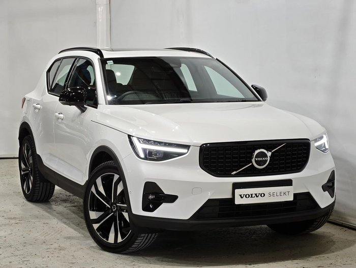 2025 Volvo XC40