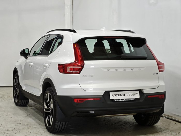 2025 Volvo XC40 Ultra B4 Dark