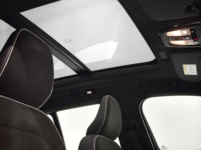 2025 Volvo XC40 Ultra B4 Dark