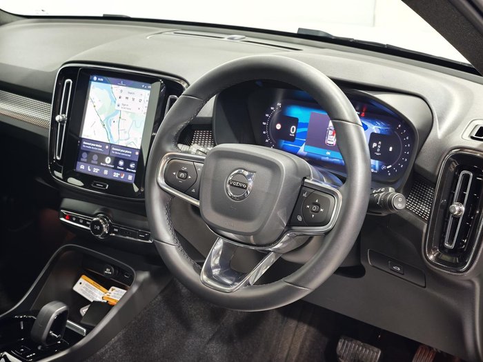 2025 Volvo XC40 Ultra B4 Dark