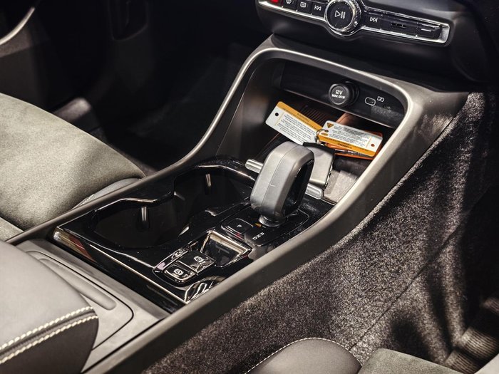 2025 Volvo XC40 Ultra B4 Dark