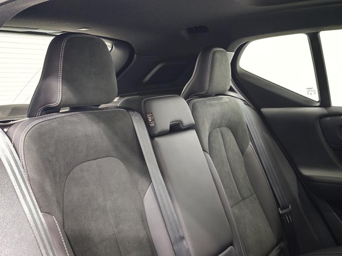 2025 Volvo XC40 Ultra B4 Dark