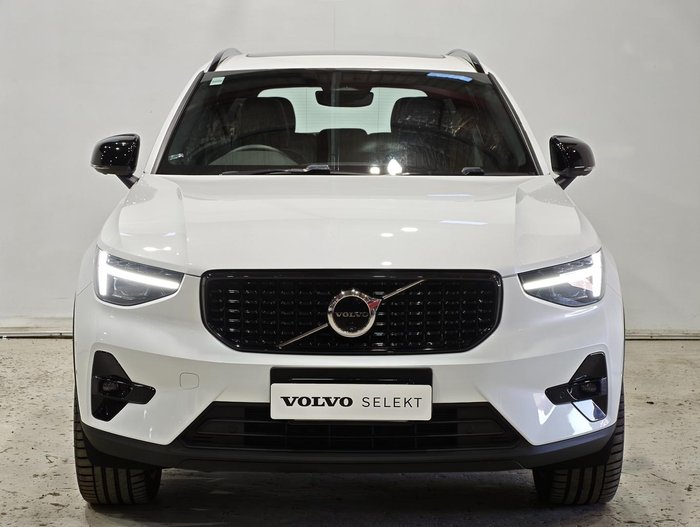 2025 Volvo XC40 Ultra B4 Dark