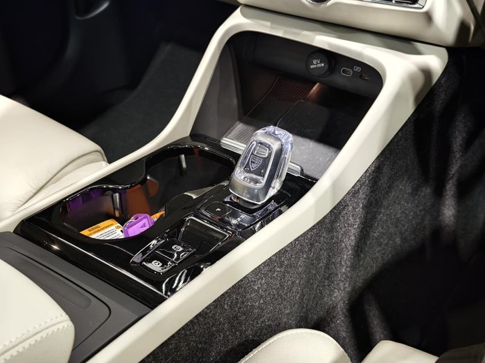 2024 Volvo XC40 Ultra B4 Bright