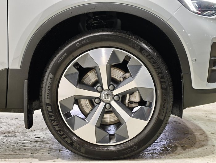 2024 Volvo XC40 Ultra B4 Bright