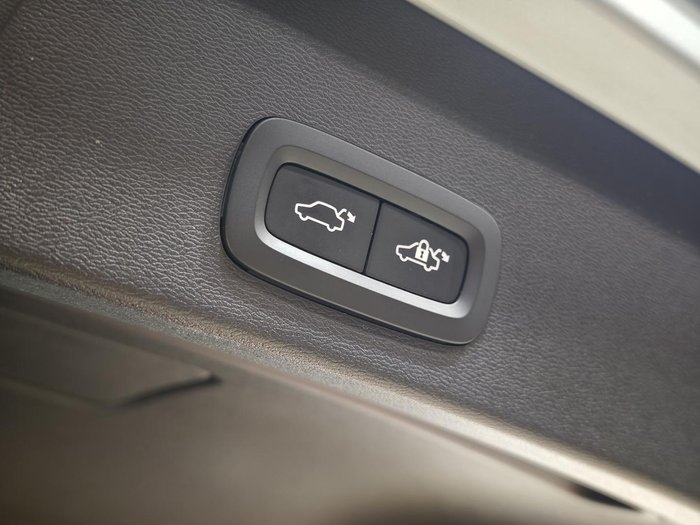 2024 Volvo XC40 Ultra B4 Bright