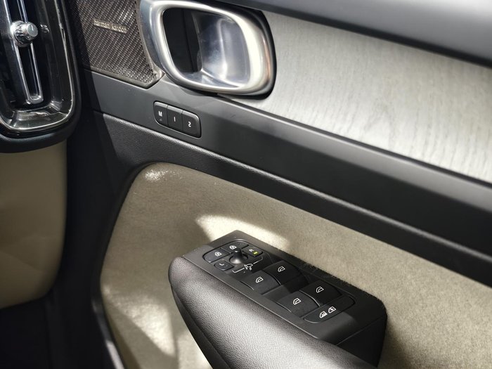 2024 Volvo XC40 Ultra B4 Bright