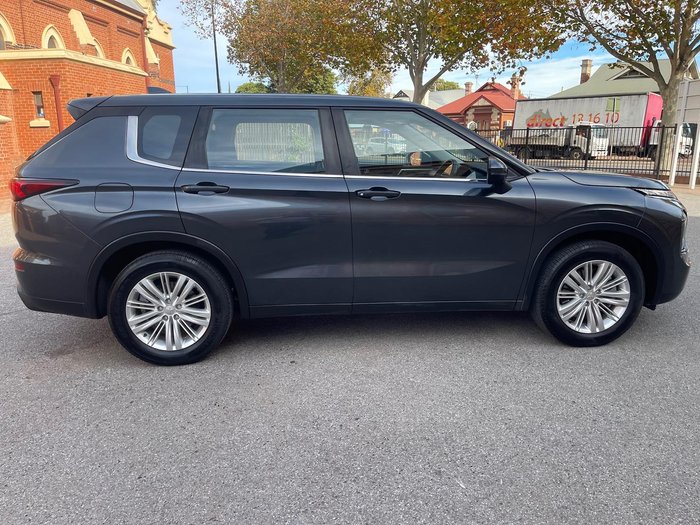 2024 Mitsubishi Outlander ES