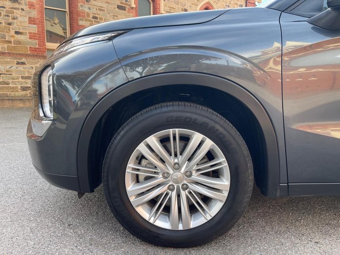 2024 Mitsubishi Outlander ES