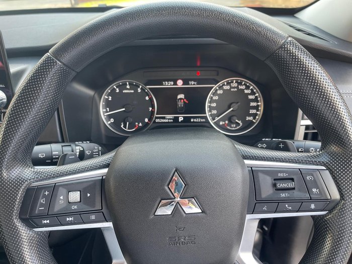 2024 Mitsubishi Outlander ES