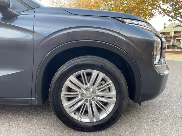 2024 Mitsubishi Outlander ES
