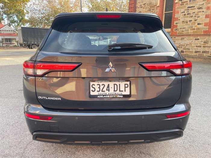 2024 Mitsubishi Outlander ES