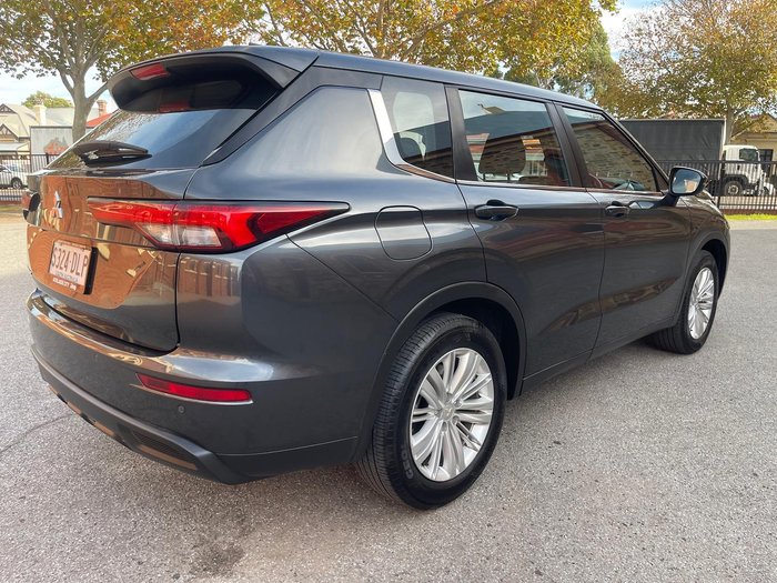 2024 Mitsubishi Outlander ES