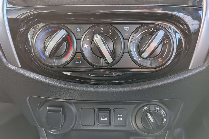 2021 Nissan Navara SL