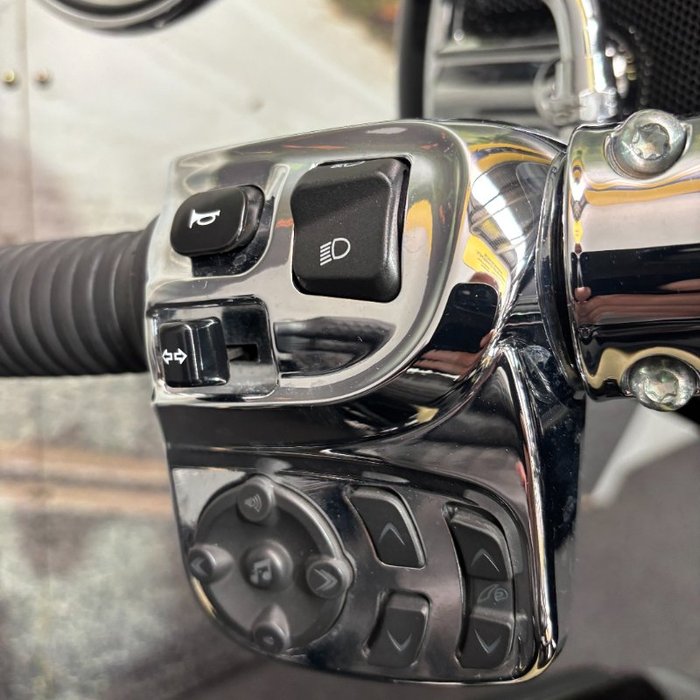 2017 Indian ROADMASTER THUNDER BLACK Thunder Black/Ivory Cream2Tone