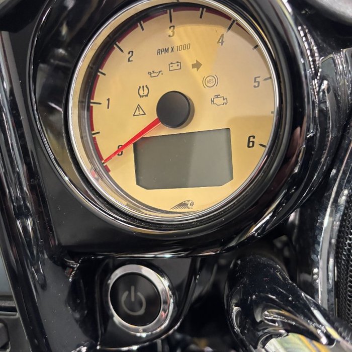 2017 Indian ROADMASTER THUNDER BLACK Thunder Black/Ivory Cream2Tone