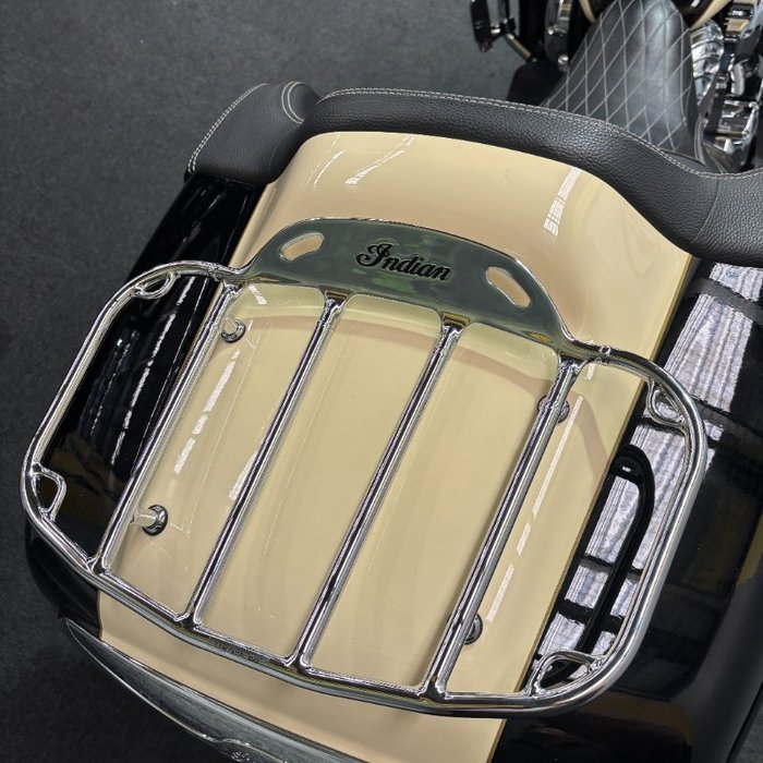 2017 Indian ROADMASTER THUNDER BLACK Thunder Black/Ivory Cream2Tone