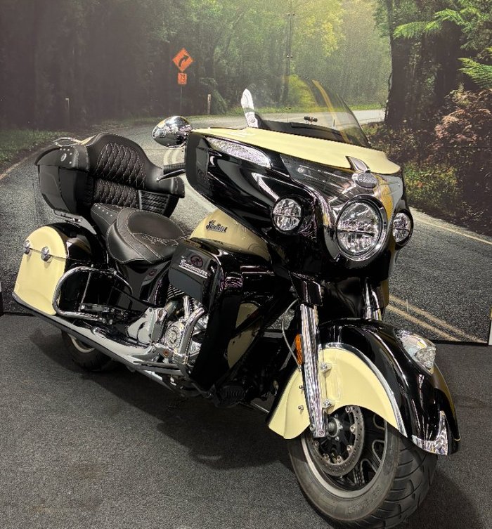 2017 Indian ROADMASTER THUNDER BLACK Thunder Black/Ivory Cream2Tone
