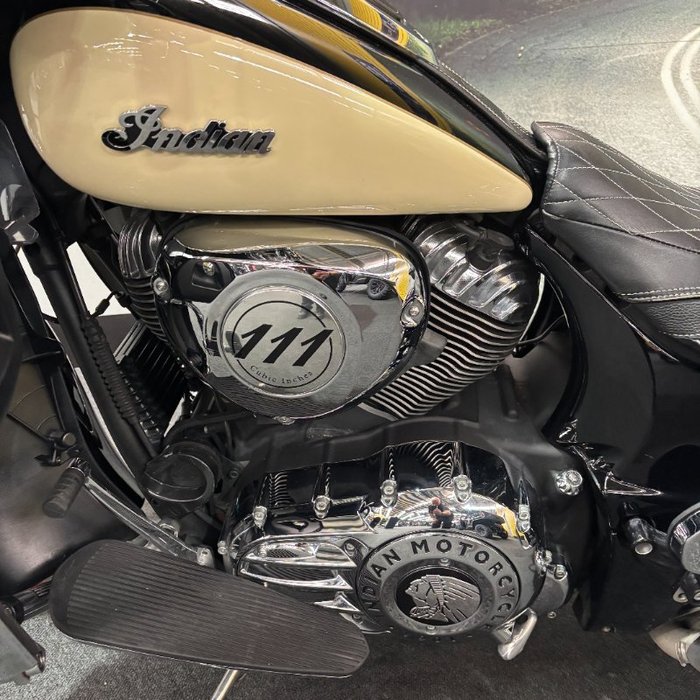 2017 Indian ROADMASTER THUNDER BLACK Thunder Black/Ivory Cream2Tone
