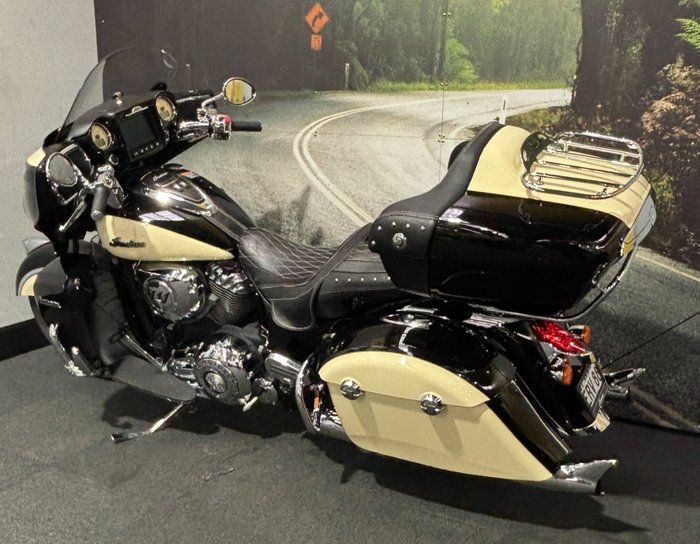 2017 Indian ROADMASTER THUNDER BLACK Thunder Black/Ivory Cream2Tone