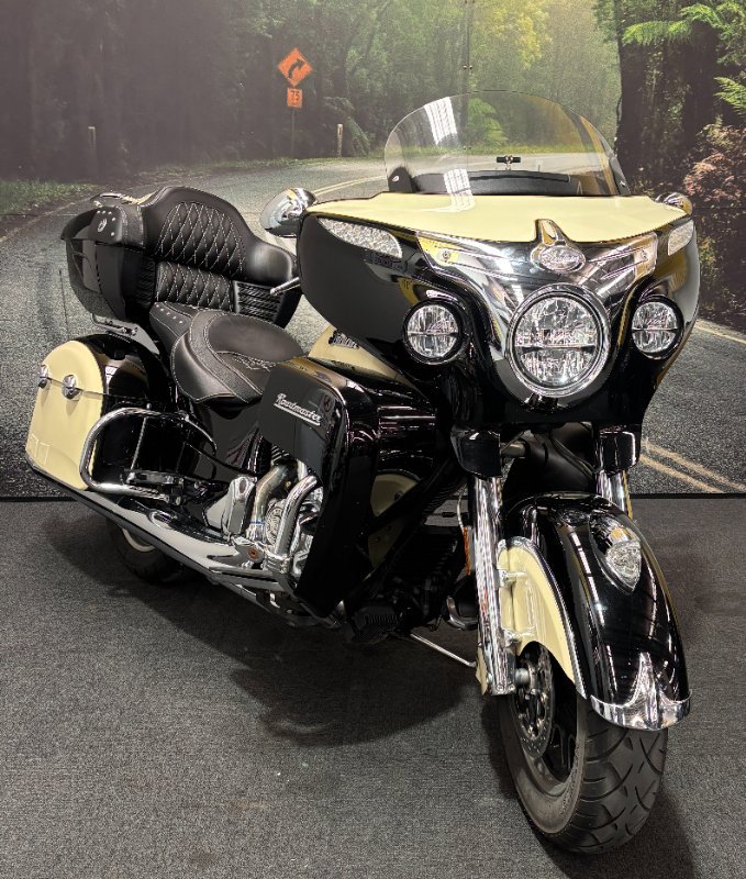 2017 Indian ROADMASTER THUNDER BLACK Thunder Black/Ivory Cream2Tone