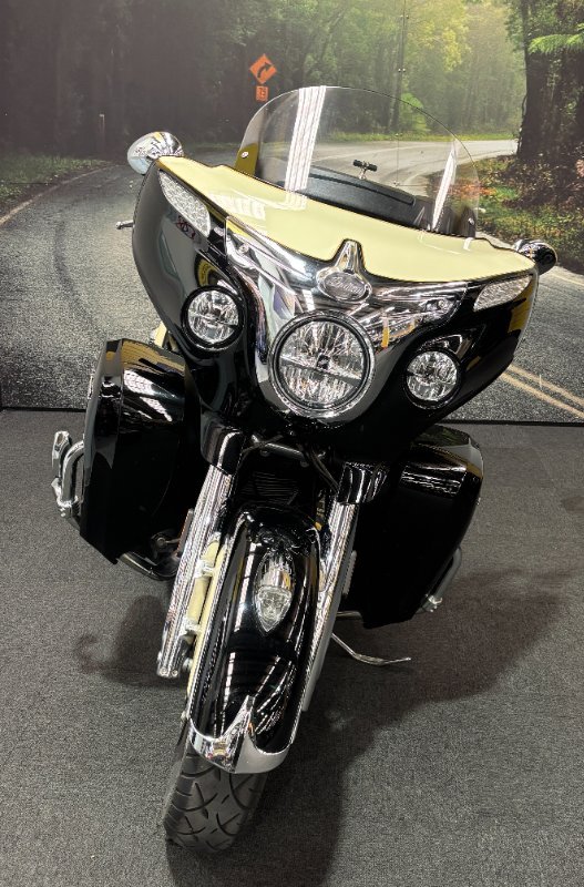 2017 Indian ROADMASTER THUNDER BLACK Thunder Black/Ivory Cream2Tone